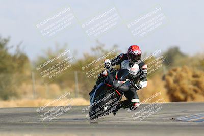 media/Jan-14-2024-SoCal Trackdays (Sun) [[2e55ec21a6]]/Turn 2 (1025am)/